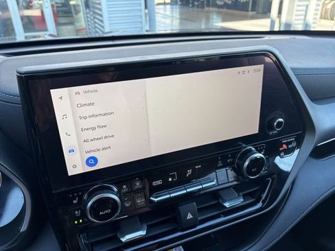 Used 2023 Toyota Highlander Limited image 25