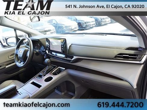 Used 2022 Toyota Sienna LE FWD image 10