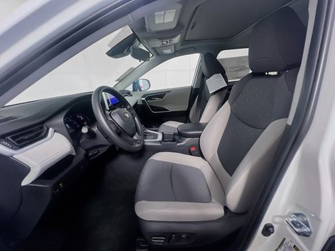 Used 2025 Toyota RAV4 XLE w/ Convenience Package image 14