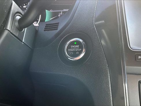 Used 2018 Ford Explorer XLT w/ Equipment Group 202A AWD/4WD image 21