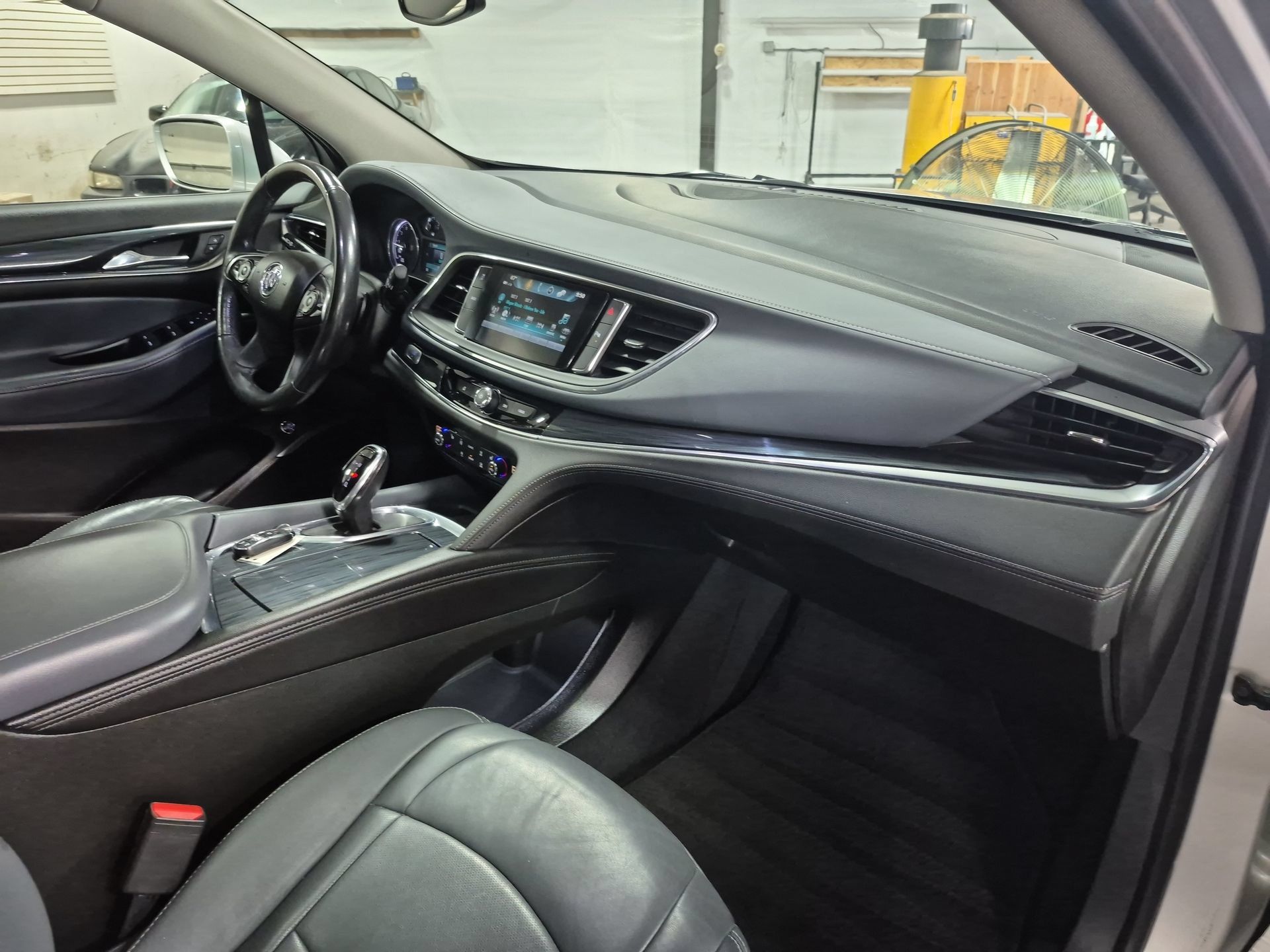 Used 2019 Buick Enclave Essence AWD/4WD image 30