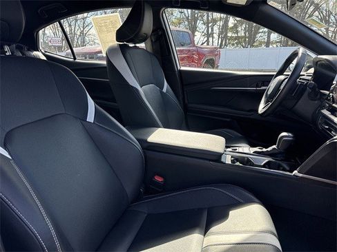 Used 2025 Toyota Camry SE image 30