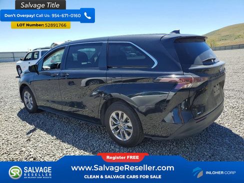 Used 2024 Toyota Sienna LE AWD/4WD image 3