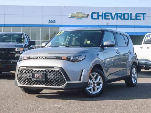 Used 2023 Kia Soul LX w/ LX Technology Package image 1