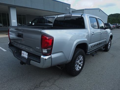 Used 2019 Toyota Tacoma SR5 RWD image 3