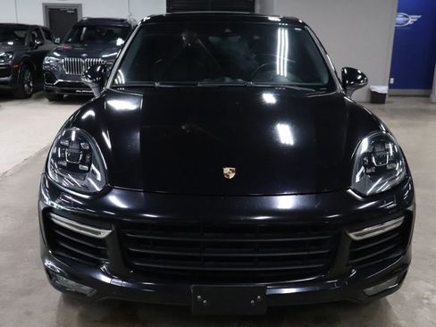 Used 2017 Porsche Cayenne Turbo image 8