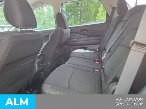 Used 2025 Nissan Pathfinder SV FWD image 3