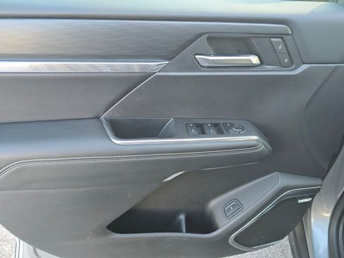 Used 2025 GMC Acadia Elevation image 10