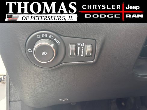 Used 2025 Jeep Compass Latitude w/ Convenience Group AWD/4WD image 12