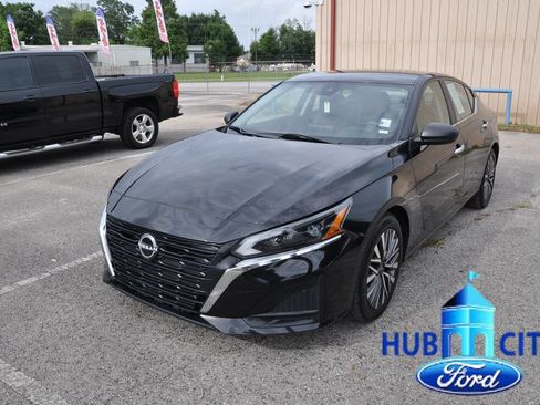 Used 2024 Nissan Altima 2.5 SV FWD image 1