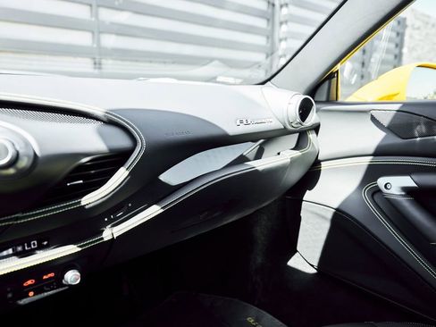 Used 2021 Ferrari F8 Tributo image 79