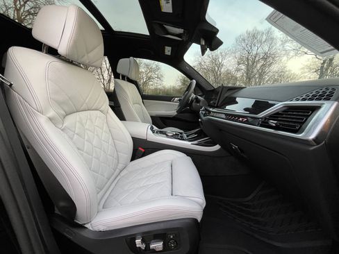 Used 2026 BMW X7 xDrive40i w/ M Sport Package image 16