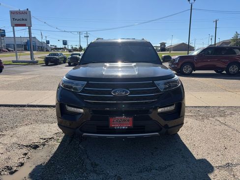 Used 2020 Ford Explorer XLT w/ Equipment Group 202A AWD/4WD image 2