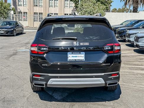 New 2025 Honda Pilot Touring image 6