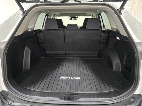 Used 2022 Toyota RAV4 XLE image 21