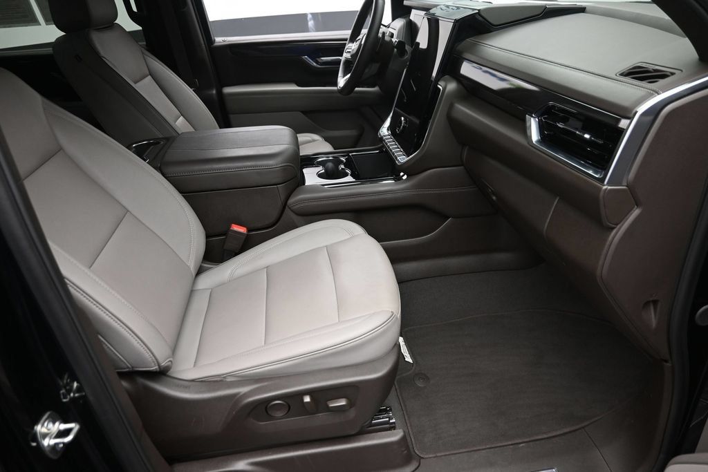 Used 2026 GMC Yukon XL Elevation AWD/4WD image 9