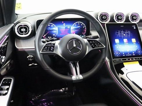 Used 2025 Mercedes-Benz GLC 300 4MATIC image 18