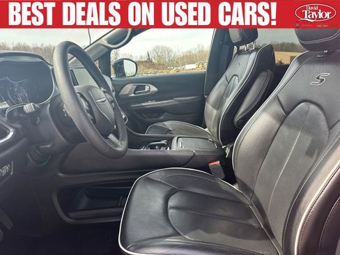 Used 2025 Chrysler Pacifica Limited FWD image 10