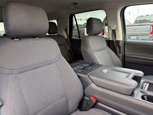 Used 2025 Ford Expedition Active image 23