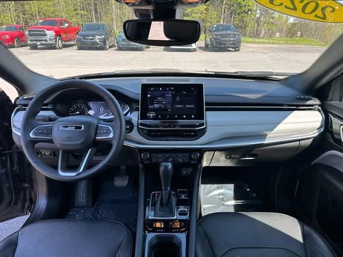 Used 2023 Jeep Compass Limited AWD/4WD image 11