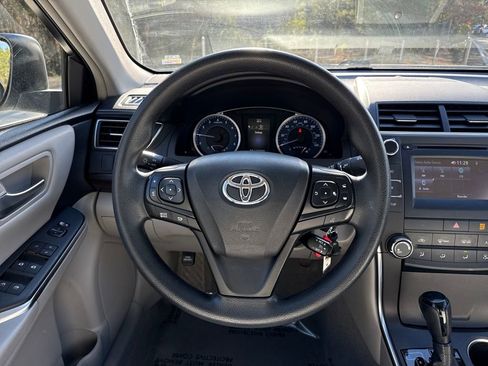 Used 2016 Toyota Camry LE image 18