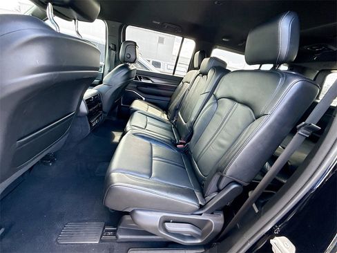 Used 2023 Jeep Wagoneer L Series II image 24