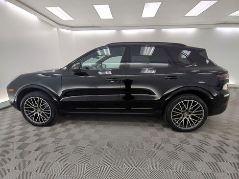 Certified 2023 Porsche Cayenne Platinum Edition AWD/4WD image 2