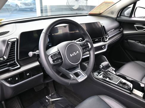 Used 2024 Kia Sportage EX image 10