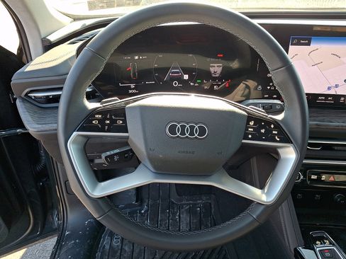 Used 2025 Audi Q5 Premium w/ Convenience Package image 22