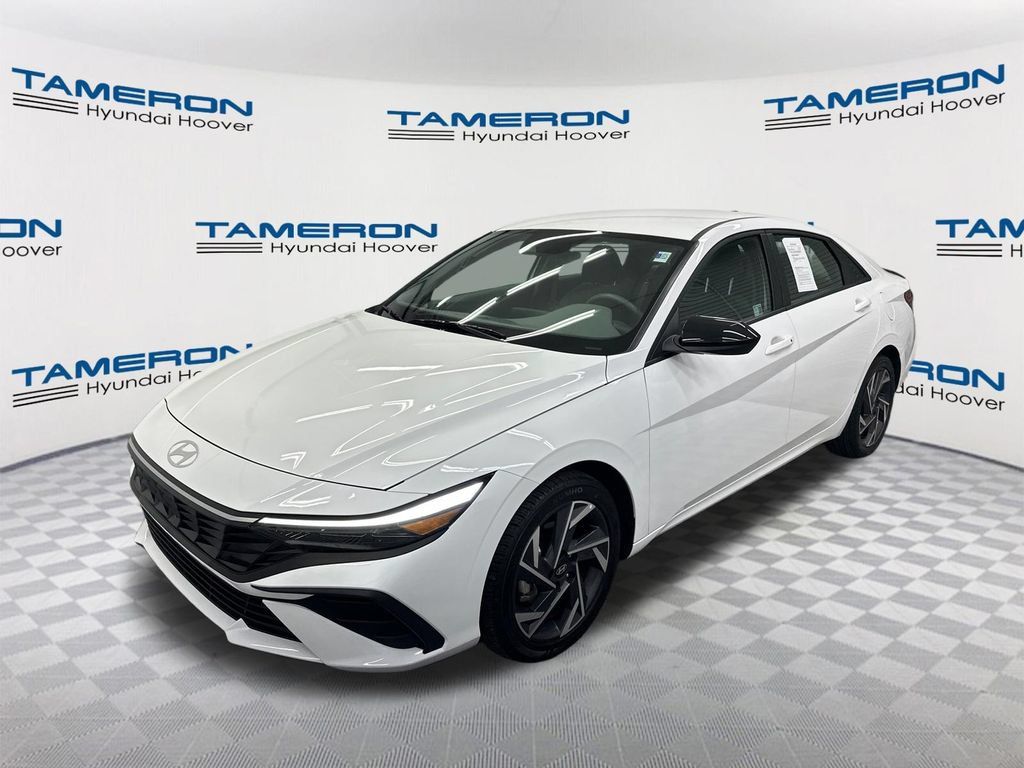 Certified 2025 Hyundai Elantra Sport FWD image 1
