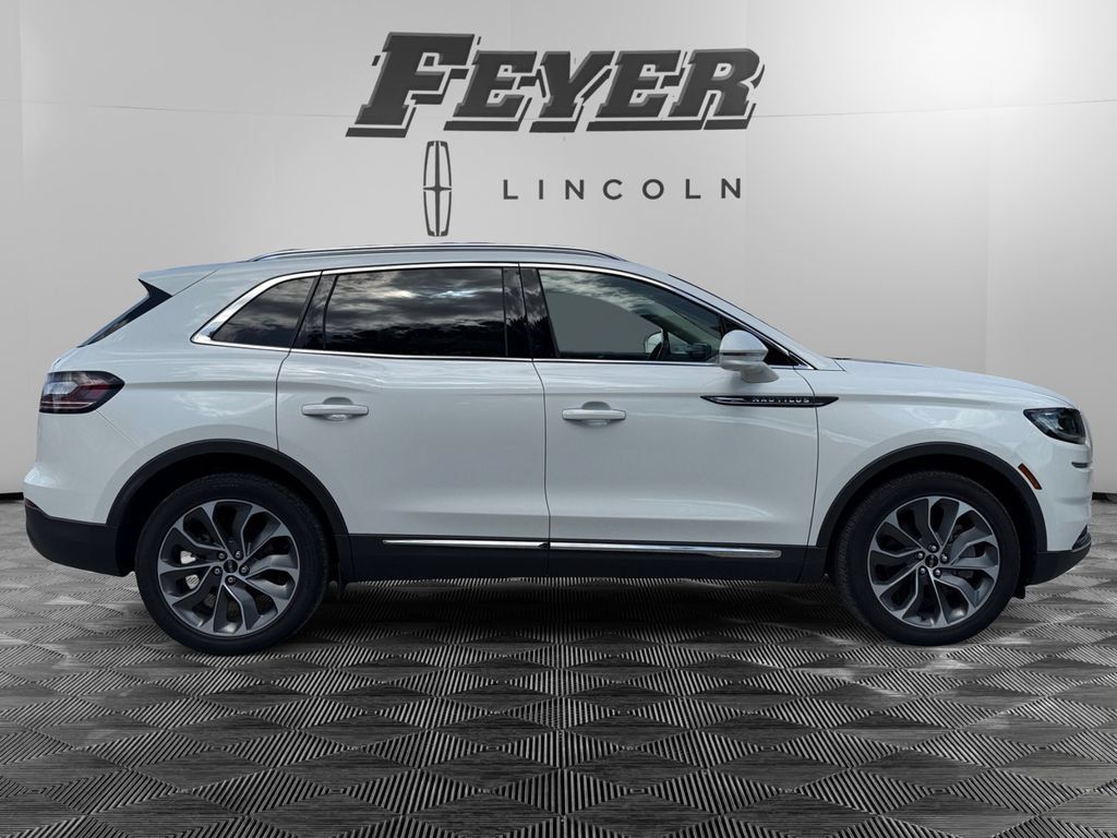 Used 2022 Lincoln Nautilus Reserve w/ Luxury Package FWD image 6
