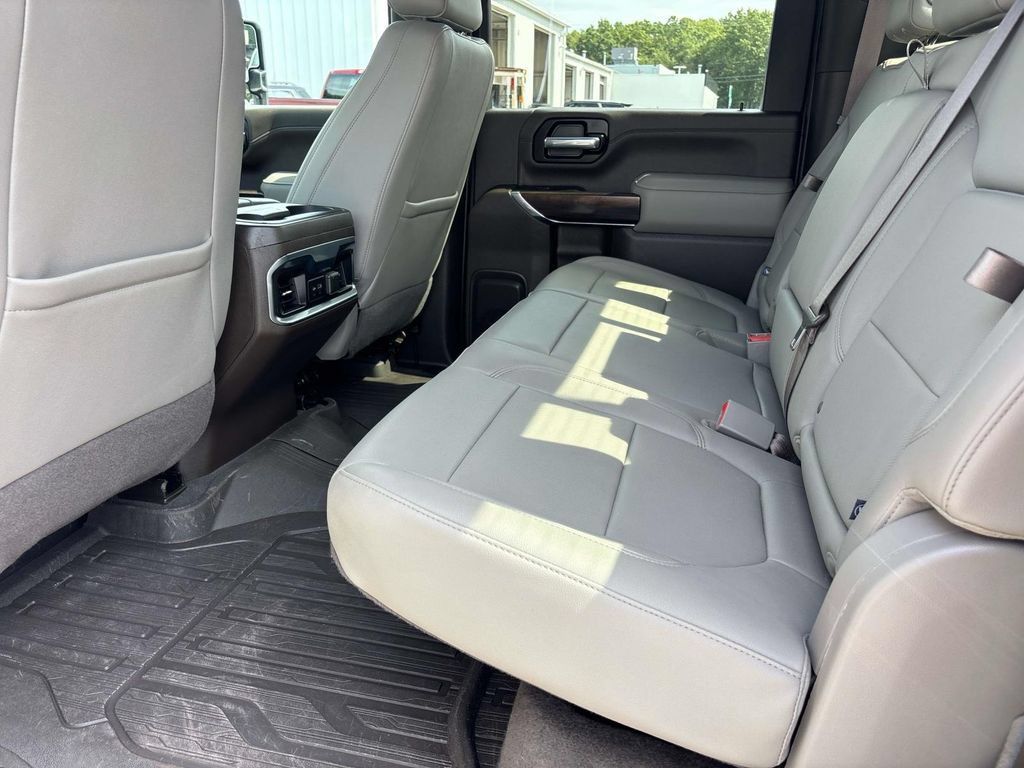 Used 2022 GMC Sierra 2500 SLT w/ SLT Convenience Package AWD/4WD image 13