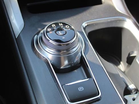 Used 2020 Ford Fusion SEL FWD image 25