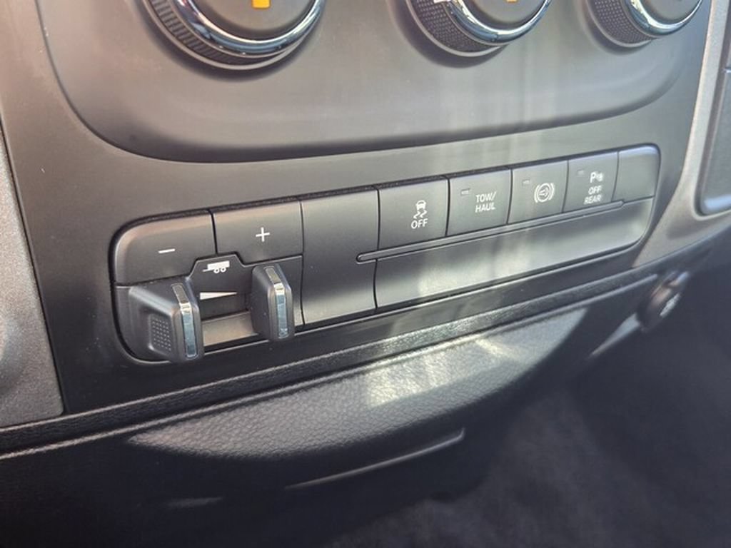 Used 2016 RAM 3500 Tradesman w/ Chrome Appearance Group RWD image 23
