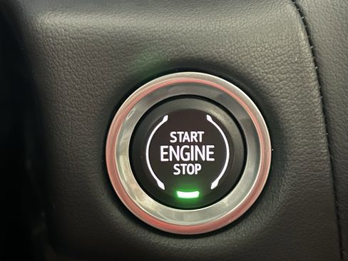 Used 2022 Chevrolet Suburban High Country image 16