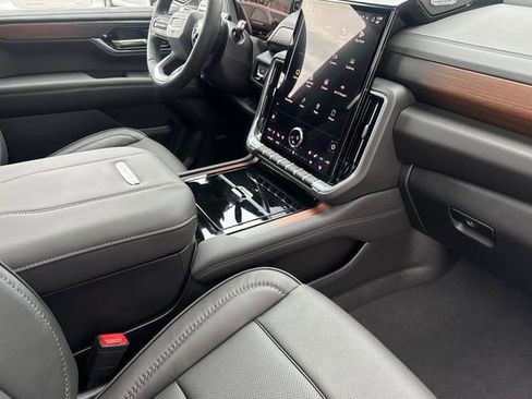 New 2026 GMC Yukon XL Denali w/ Denali Reserve Package AWD/4WD image 16