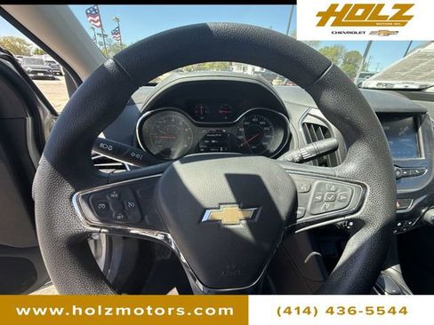 Certified 2017 Chevrolet Cruze LT w/ Convenience Package FWD image 11