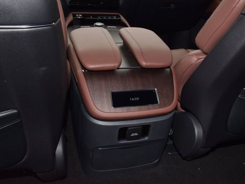 New 2026 Lincoln Navigator L Reserve AWD/4WD image 19