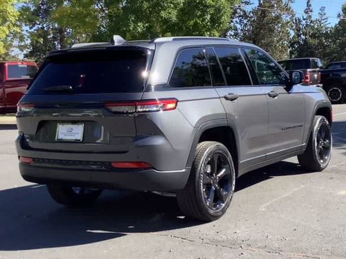 Used 2024 Jeep Grand Cherokee Altitude AWD/4WD image 8