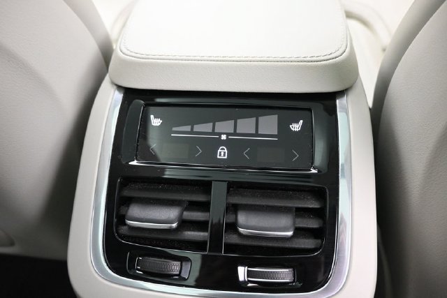 Used 2024 Volvo XC90 B6 Ultimate w/ Protection Package Premier AWD/4WD image 34