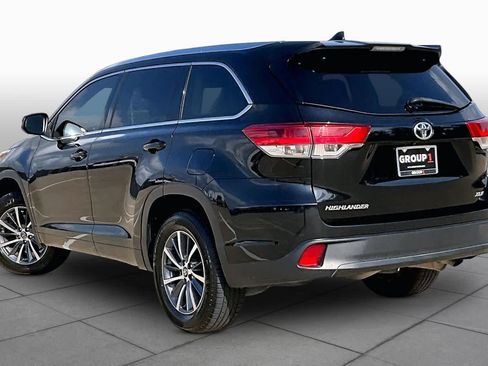 Used 2018 Toyota Highlander XLE FWD image 12