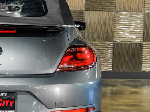 Used 2018 Volkswagen Beetle 2.0T SE FWD image 42