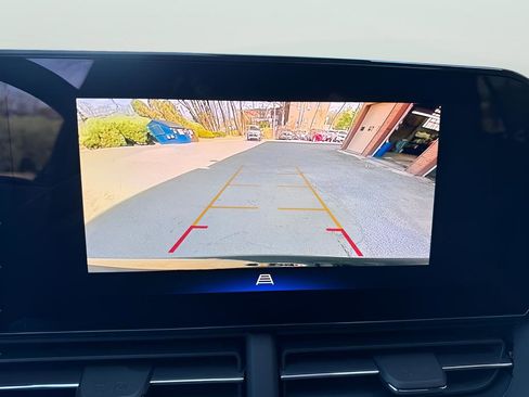 Used 2024 Chevrolet Trax ACTIV w/ Sunroof Package image 27