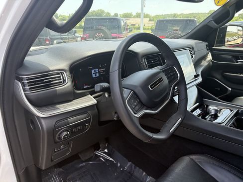 Used 2024 Jeep Wagoneer L Series II w/ Flexible Seating Group AWD/4WD image 29