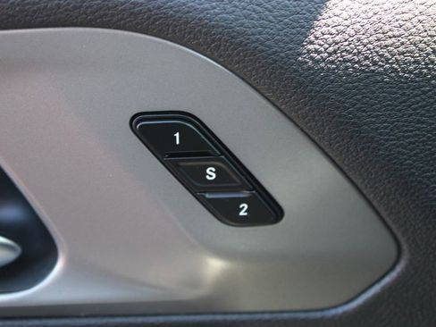 Used 2025 Chrysler Pacifica Select FWD image 42