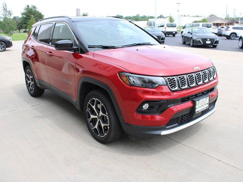 Certified 2025 Jeep Compass Limited AWD/4WD image 5