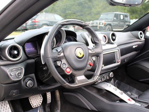 Used 2015 Ferrari California T image 28