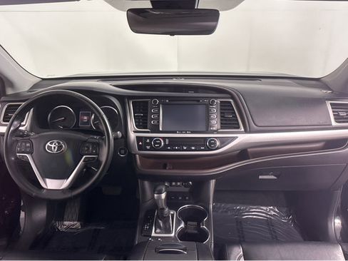Used 2018 Toyota Highlander XLE image 4