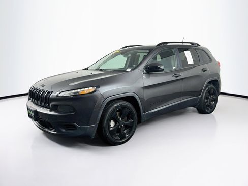 Used 2017 Jeep Cherokee Sport FWD image 3