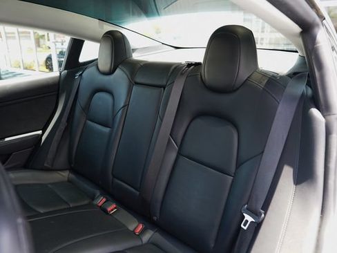 Used 2019 Tesla Model 3 RWD image 10